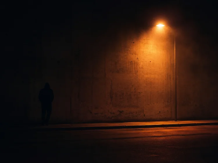 Concrete wall · single sodium lamp